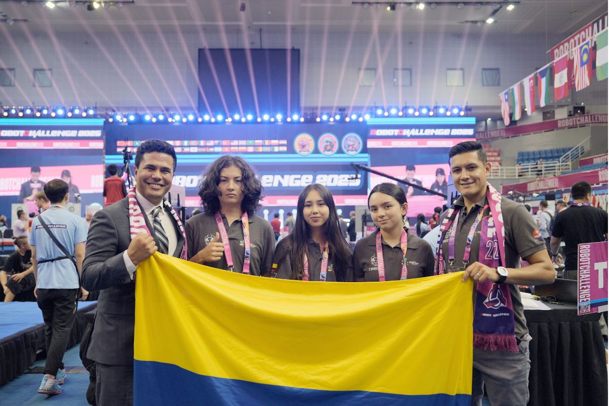 Delegación Colombia en RobotChallenge 2025