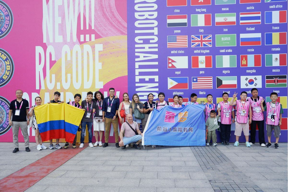 Estudiantes en RobotChallenge China 2025
